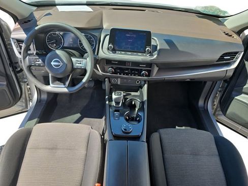 Used 2023 Nissan Rogue SV image 10