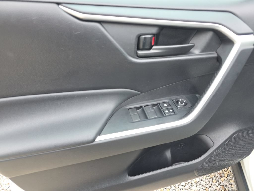 Certified 2021 Toyota RAV4 LE AWD/4WD image 12