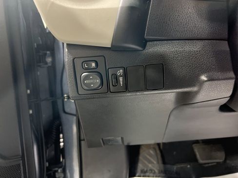 Used 2019 Toyota Corolla LE image 21