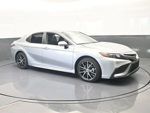 Used 2024 Toyota Camry SE w/ Convenience Package FWD image 8