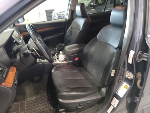 Used 2014 Subaru Outback 2.5i Limited w/ Accessory Value Package (OYS) AWD/4WD image 9