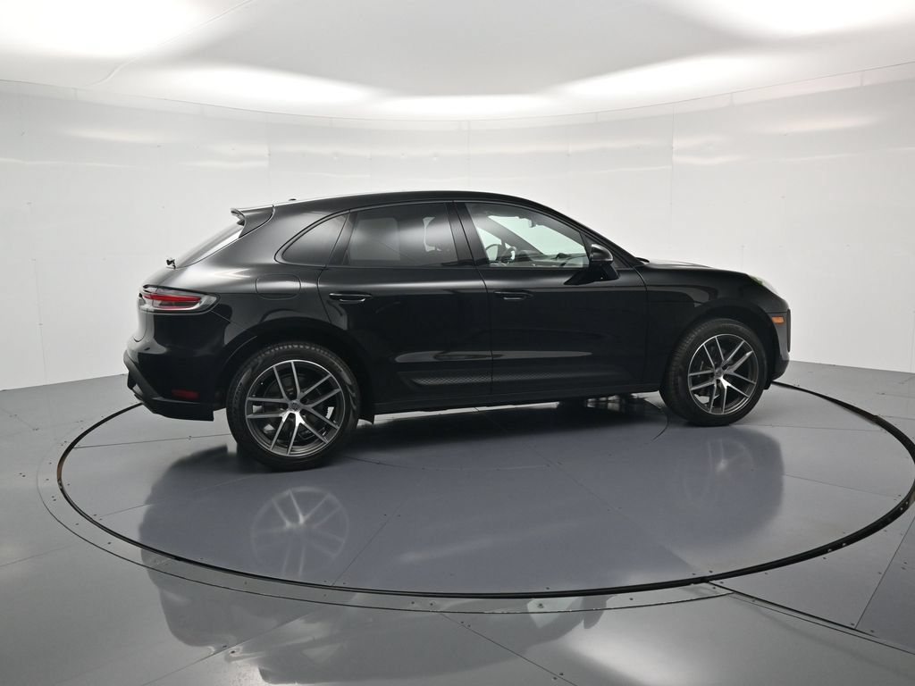 Used 2026 Porsche Macan AWD/4WD image 31