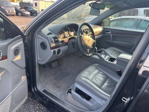 Used 2005 Porsche Cayenne S image 3