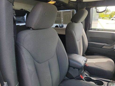 Used 2018 Jeep Wrangler Sport w/ Connectivity Group AWD/4WD image 15