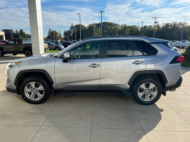 Used 2025 Toyota RAV4 XLE w/ Convenience Package AWD/4WD image 4