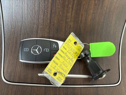 Used 2020 Mercedes-Benz GLC 300 4MATIC w/ Premium Package image 38