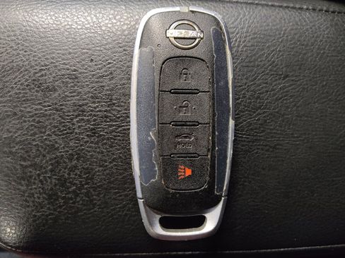 Used 2023 Nissan Versa SV FWD image 32