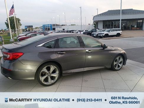 Used 2018 Honda Accord Touring image 12