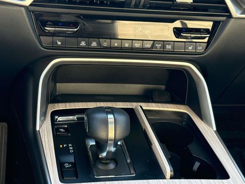 Used 2025 MAZDA CX-70 Plug-In Hybrid w/ Premium Pkg image 22