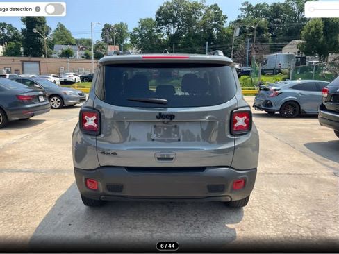 Used 2023 Jeep Renegade Latitude AWD/4WD image 6