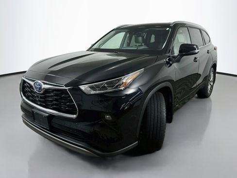 Used 2022 Toyota Highlander Platinum AWD/4WD image 3