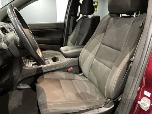 Used 2020 Jeep Grand Cherokee Laredo image 18