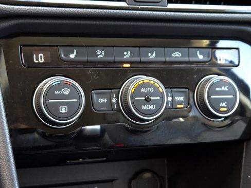 New 2024 Volkswagen Taos SE image 14