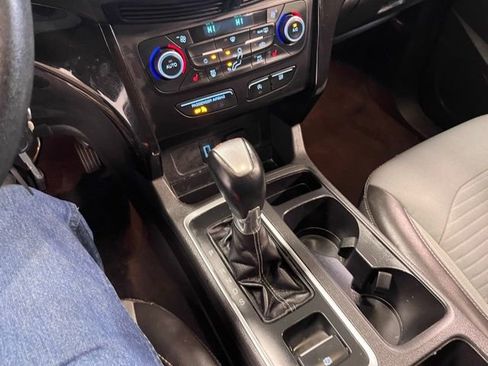 Used 2018 Ford Escape SE w/ SE Sport Appearance Package image 28