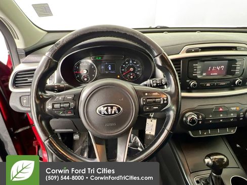 Used 2016 Kia Sorento LX w/ LX Convenience Package image 8