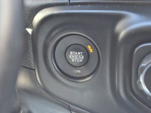 Used 2021 Jeep Gladiator Willys image 27