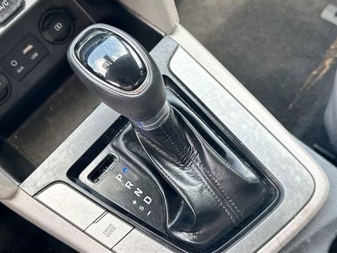 Used 2020 Hyundai Elantra SE w/ Convenience Package (C2) FWD image 17
