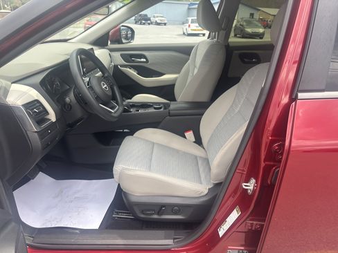 Used 2023 Nissan Rogue SV AWD/4WD image 12
