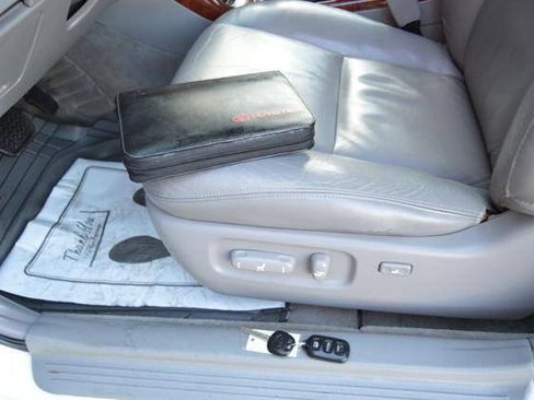 Used 2006 Toyota Camry XLE FWD image 30