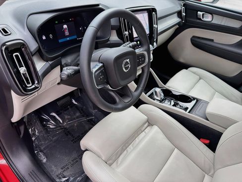 Used 2024 Volvo XC40 B5 Plus AWD/4WD image 25