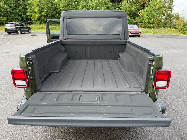 Used 2023 Jeep Gladiator Rubicon AWD/4WD image 22