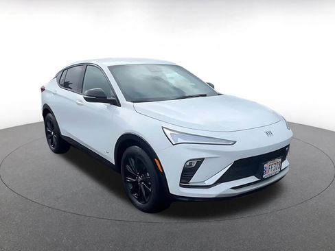 Used 2025 Buick Envista Sport Touring image 2