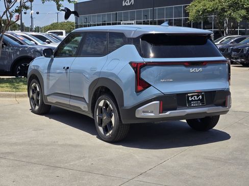 New 2027 Kia Seltos EX FWD image 3