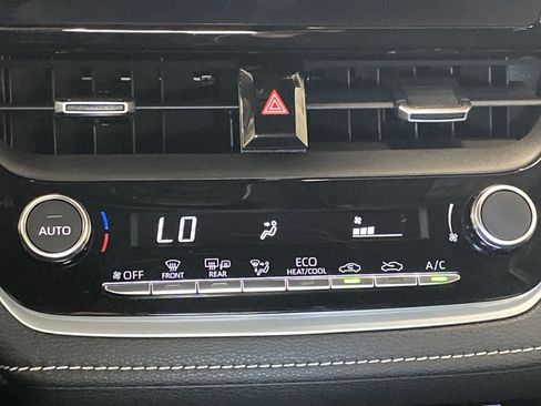 Certified 2025 Toyota Corolla Hatchback w/ SE Package image 18