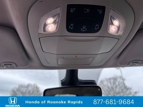 Used 2023 Chrysler Pacifica Touring-L image 32