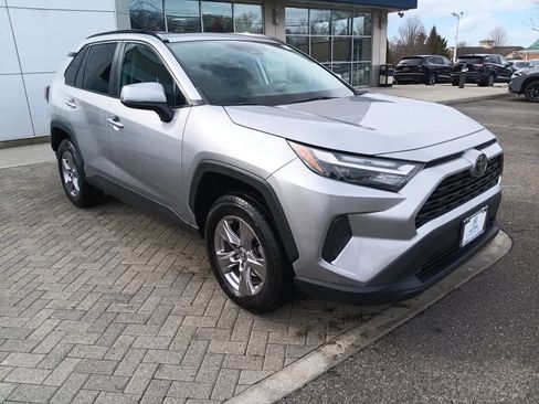 Used 2022 Toyota RAV4 XLE w/ Convenience Package image 8