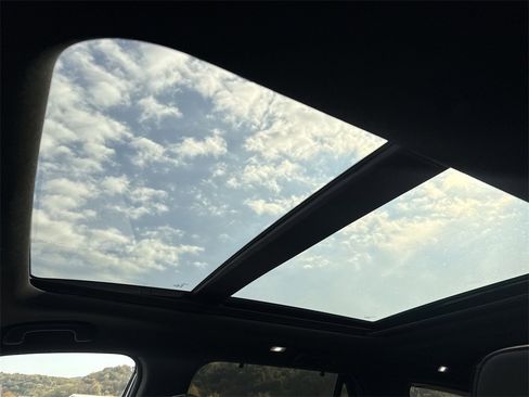 Used 2025 Honda Pilot Black Edition image 10