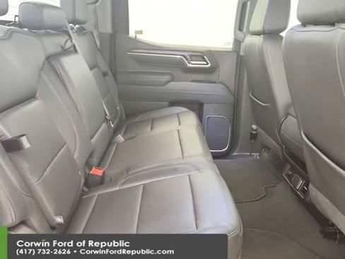 Used 2025 GMC Sierra 1500 SLT AWD/4WD image 22