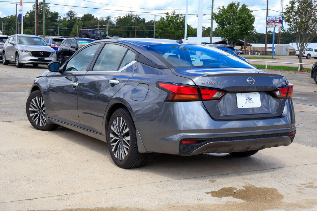 Used 2025 Nissan Altima 2.5 SV FWD image 2