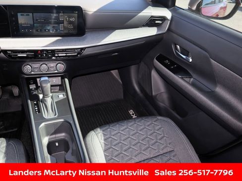 Used 2025 Nissan Kicks SR image 16