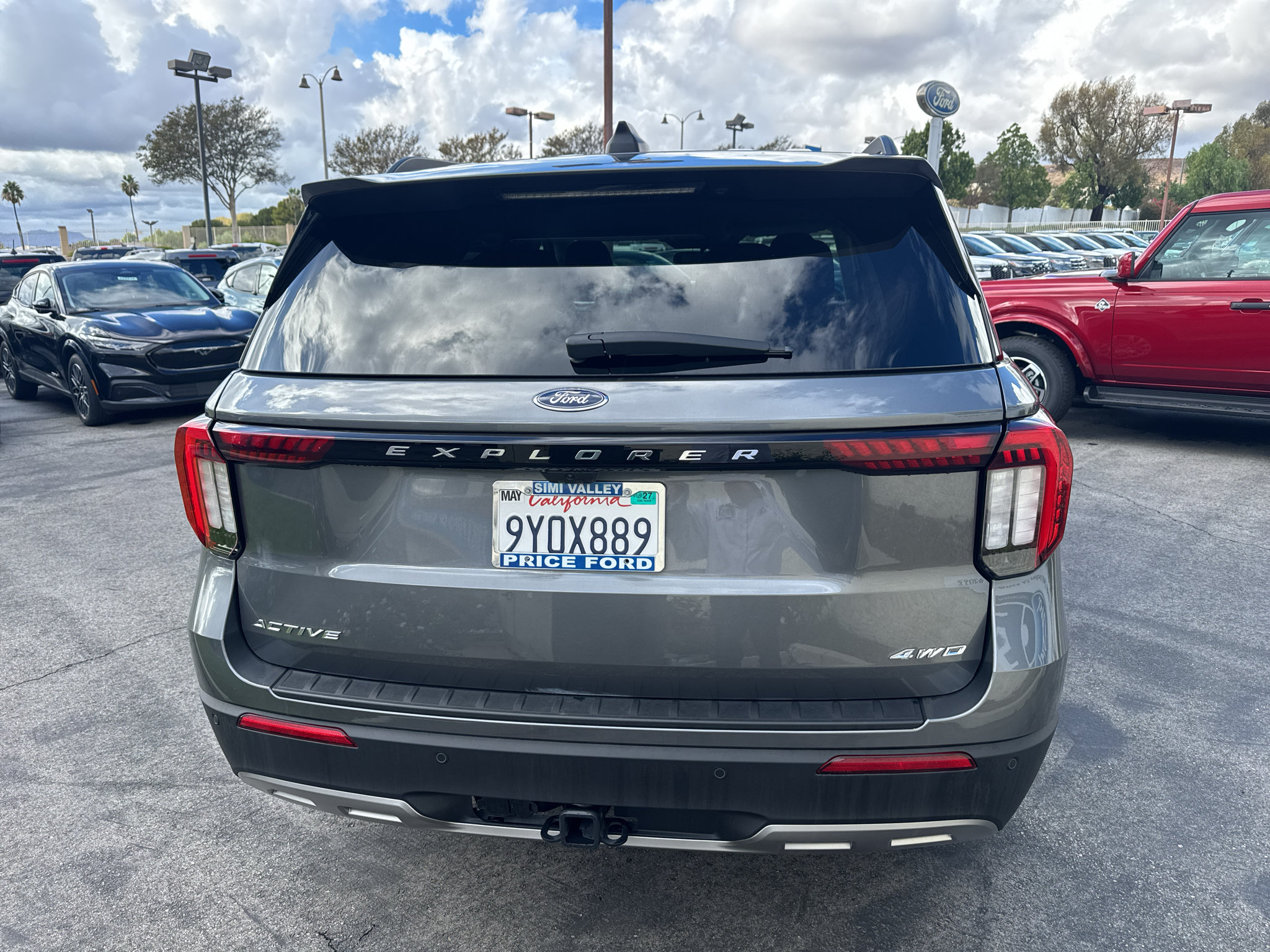 Used 2026 Ford Explorer Active w/ Active Comfort Package AWD/4WD image 3