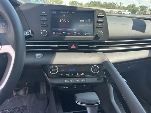 New 2026 Hyundai Elantra Hybrid FWD image 18