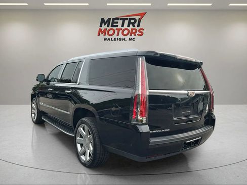 Used 2019 Cadillac Escalade ESV Premium Luxury image 11