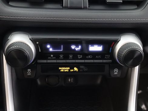 Used 2019 Toyota RAV4 LE image 43