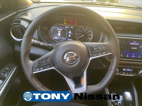 Used 2018 Nissan Kicks SR image 32