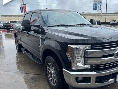 Used 2018 Ford F250 Lariat w/ Lariat Value Package RWD image 4