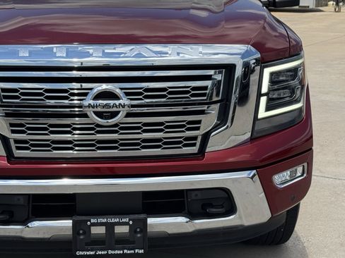 Used 2020 Nissan Titan SL w/ Moonroof Package AWD/4WD image 5