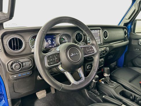 Used 2022 Jeep Wrangler Unlimited Sahara w/ Cold Weather Group AWD/4WD image 9