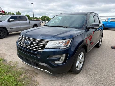 Used 2017 Ford Explorer XLT w/ Equipment Group 201A AWD/4WD image 3