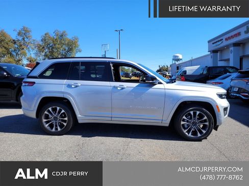 New 2025 Jeep Grand Cherokee Overland w/ Luxury Tech Group IV AWD/4WD image 12