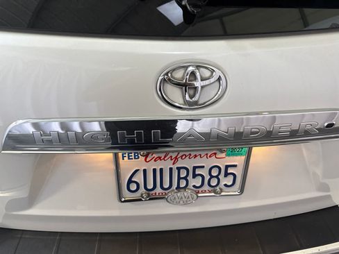 Used 2012 Toyota Highlander Limited w/ Tow Pkg AWD/4WD image 14