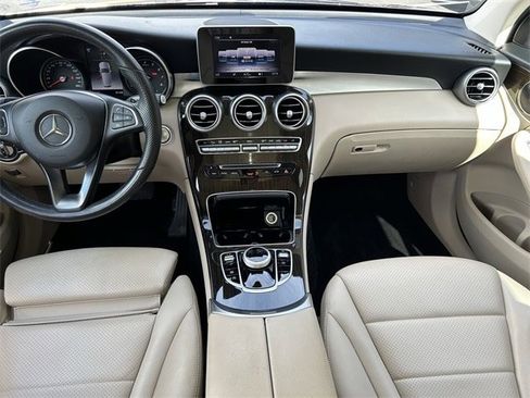 Used 2019 Mercedes-Benz GLC 300 4MATIC image 4