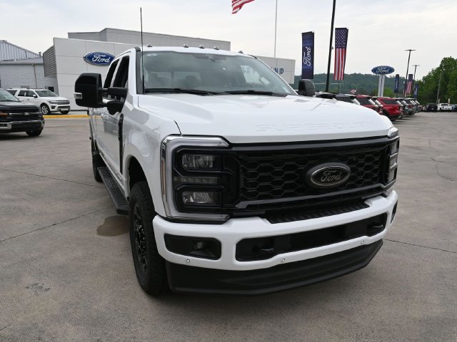 Used 2025 Ford F350 Lariat w/ Lariat Ultimate Package AWD/4WD image 2