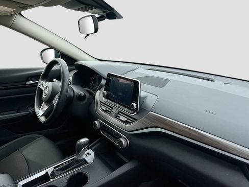 Used 2025 Nissan Altima 2.5 SV image 28