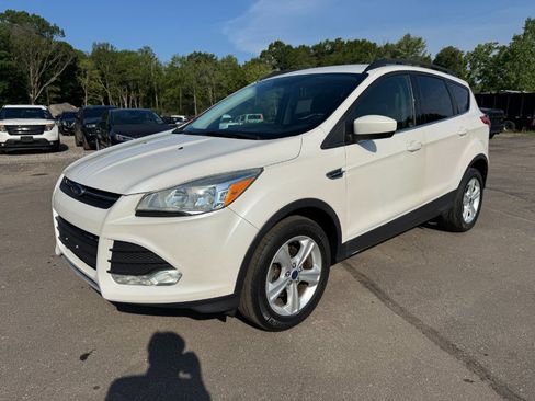 Used 2016 Ford Escape SE w/ Equipment Group 201A FWD image 1