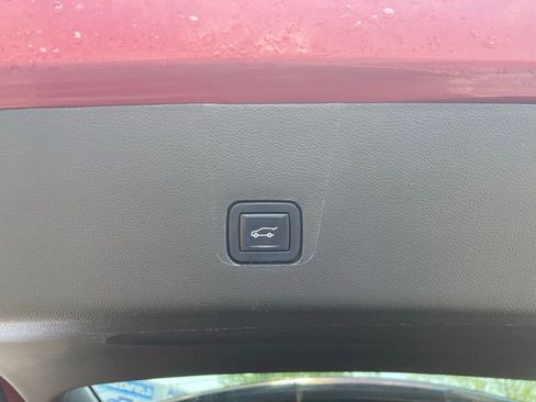 Used 2021 Chevrolet Traverse RS AWD/4WD image 22